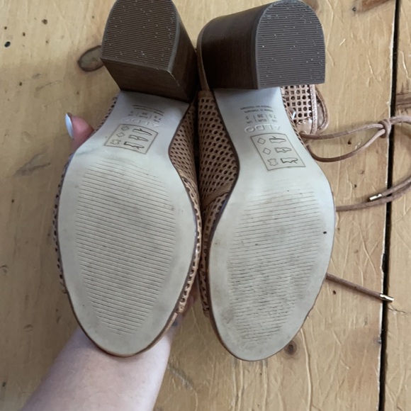 Aldo - Picture 3 of 7